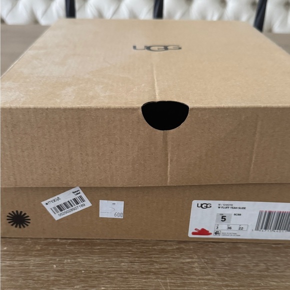 UGG Fluff Yeah "Red Currant" slippers size 5 - Picture 5 of 10